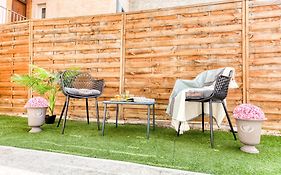 Cocon lumineux au centre de Tarbes, terrasse privée au soleil, confort tout inclus